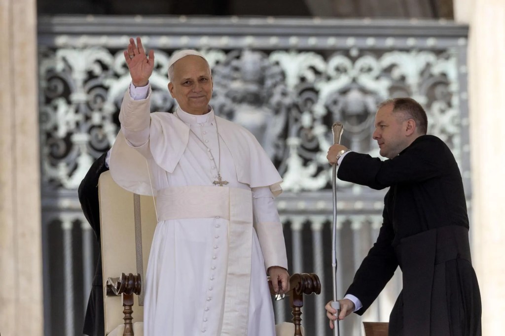 Papa Leão XIV comemora 70 anos e agradece fiéis na Praça de São&nbsp;Pedro