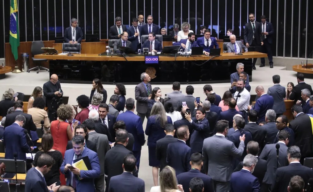 Câmara dos Deputados aprova urgência de projeto da&nbsp;anistia