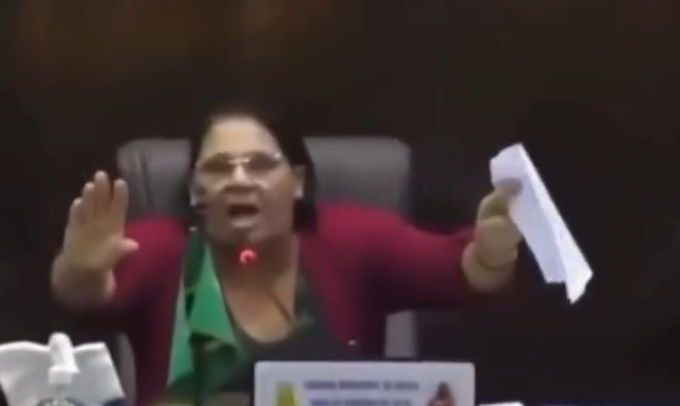 Vídeo: Confusão e bate boca toma conta da Câmara de Areia e sessão é suspensa