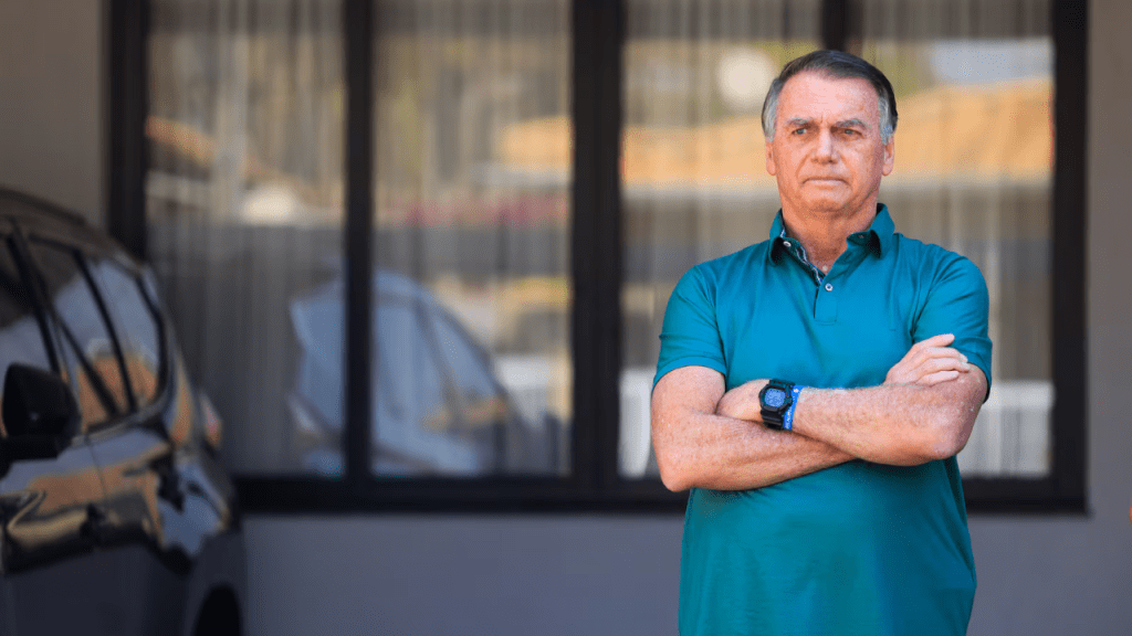 Em prisão domiciliar, Jair Bolsonaro tem crise de pressão e vai a hospital em&nbsp;Brasília