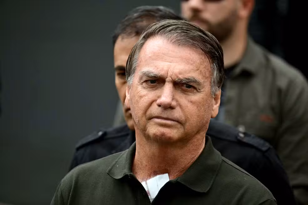 Bolsonaro é preso preventivamente e levado à PF em Brasília