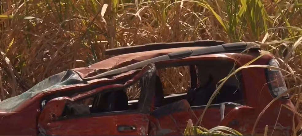 Acidente entre ônibus e carro deixa um idoso morto e mais quatro pessoas feridas, no Litoral Sul da Paraíba