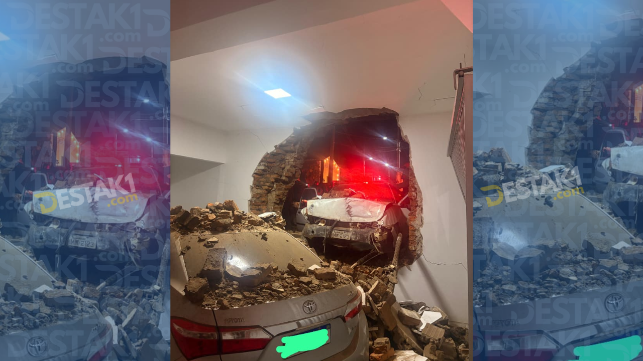 Carro desgovernado desce ladeira da Serra da Raiz, invade garagem e deixa duas pessoas presas às ferragens em Duas Estradas