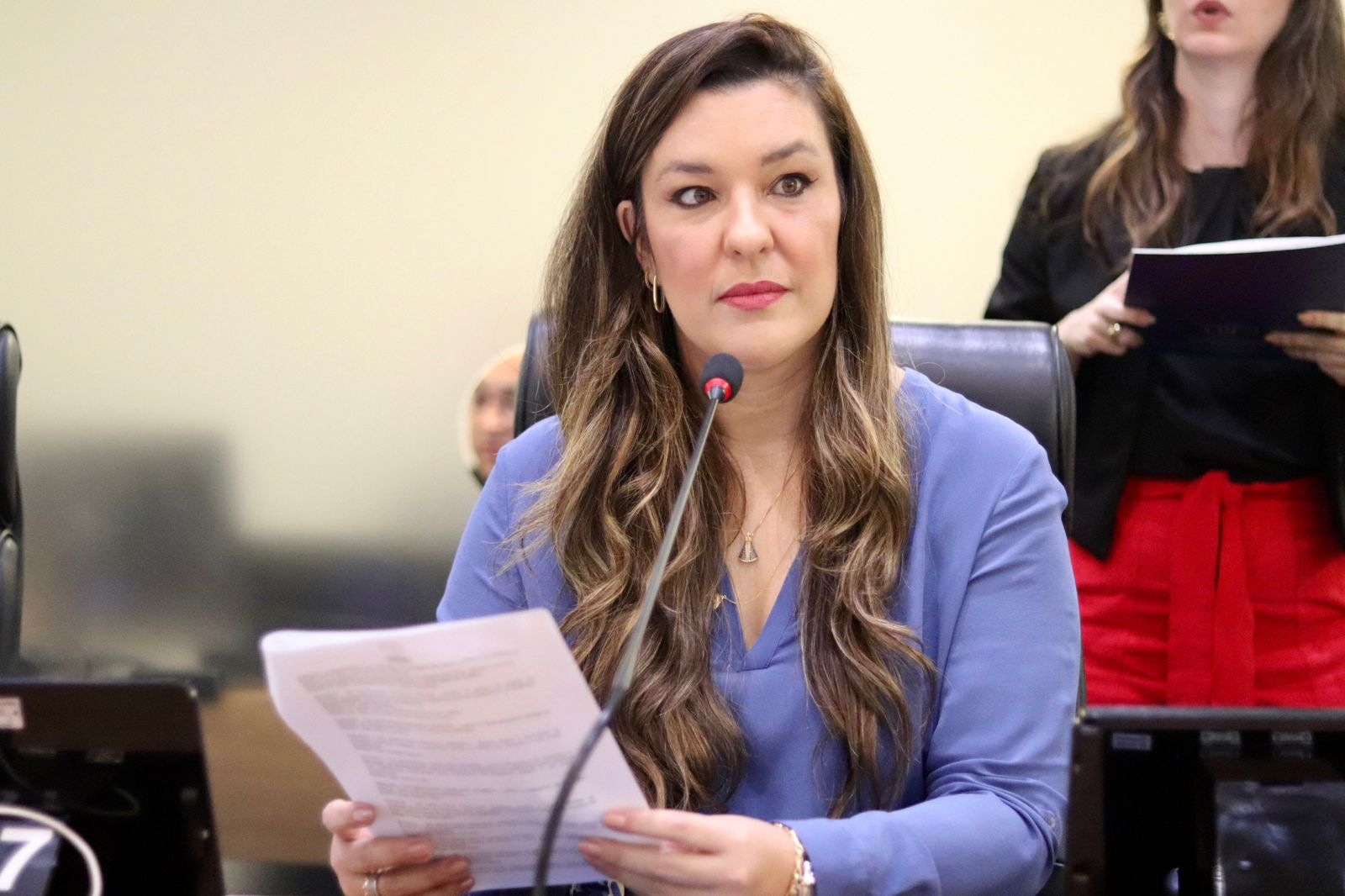 Camila Toscano cobra informações ao Governo sobre pagamento atrasado e falta de médicos no Hospital Regional de Guarabira