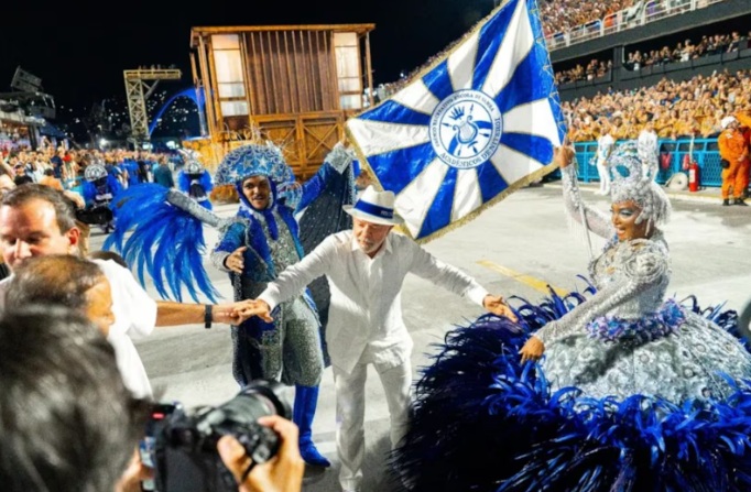 Possível propaganda pró-Lula em desfile deve ser analisada no TSE; entenda