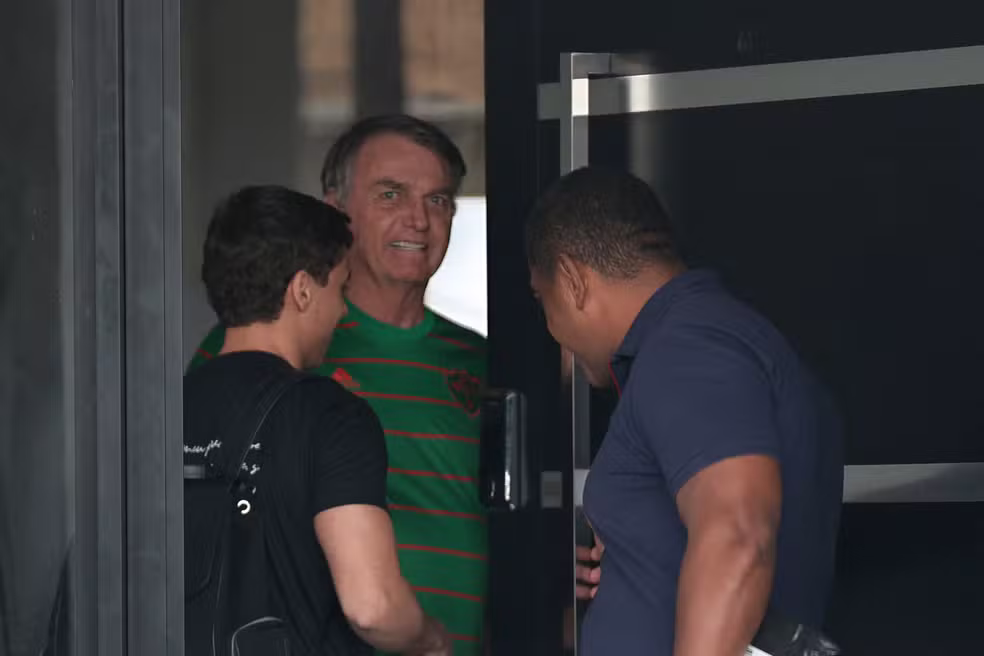 Moraes autoriza prisão domiciliar para Jair Bolsonaro por 90 dias