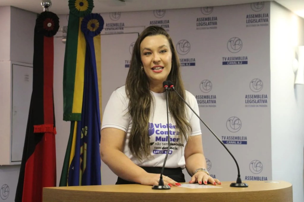 82% de mulheres apresentam sintomas da menopausa; Lei de Camila institui política de cuidados