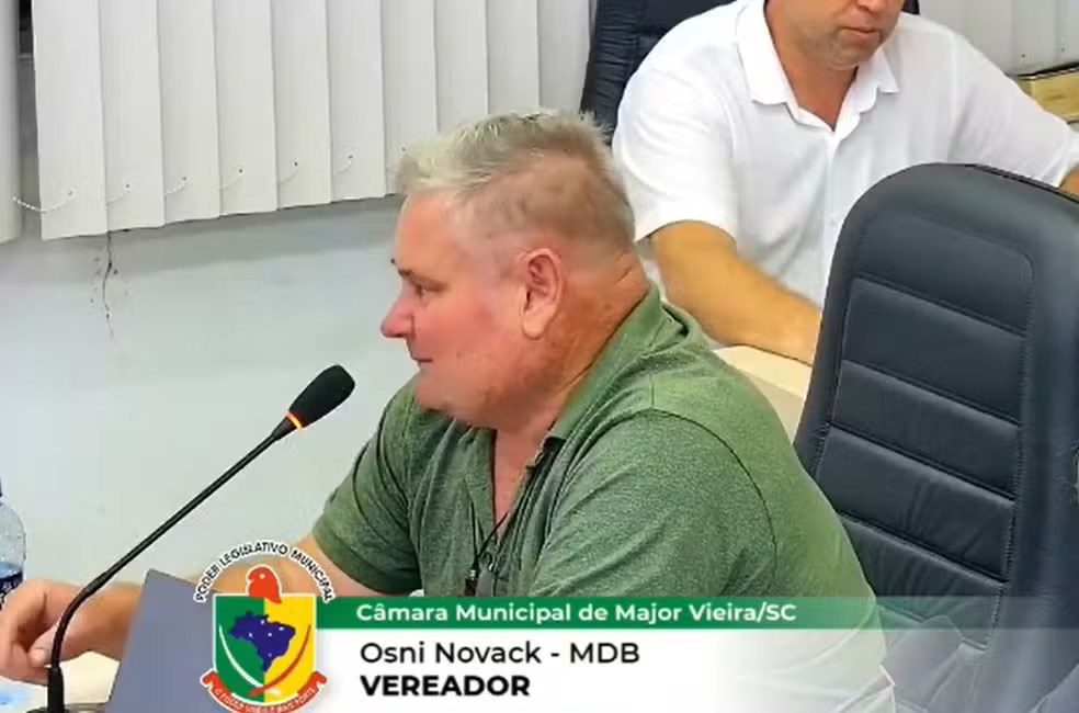 Vereador em SC defende morte de cães soltos e diz que alguém tem que fazer um ‘servicinho’ durante sessão;&nbsp;VÍDEO